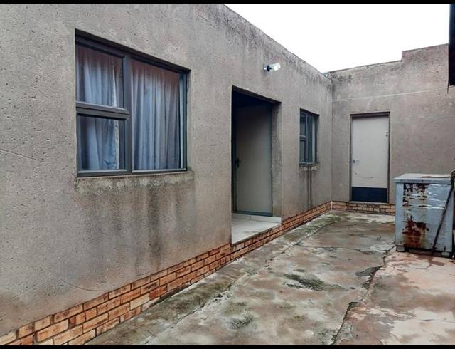 2 BEDROOM HOUSE FOR SALE IN BRAM FISCHERVILLE